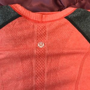 Lululemon top